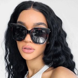 NEW and case--Quay "icy" tortoise stud sunnies